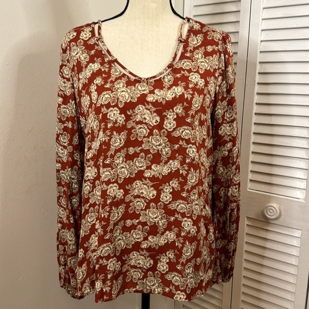 Hem & Thread Rust Colored Floral Long Sleeved V-Neck Blouse.  Size Medium